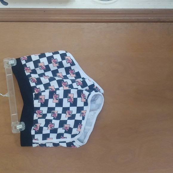 M TV t-shirt and shorts - Picture 5 of 7